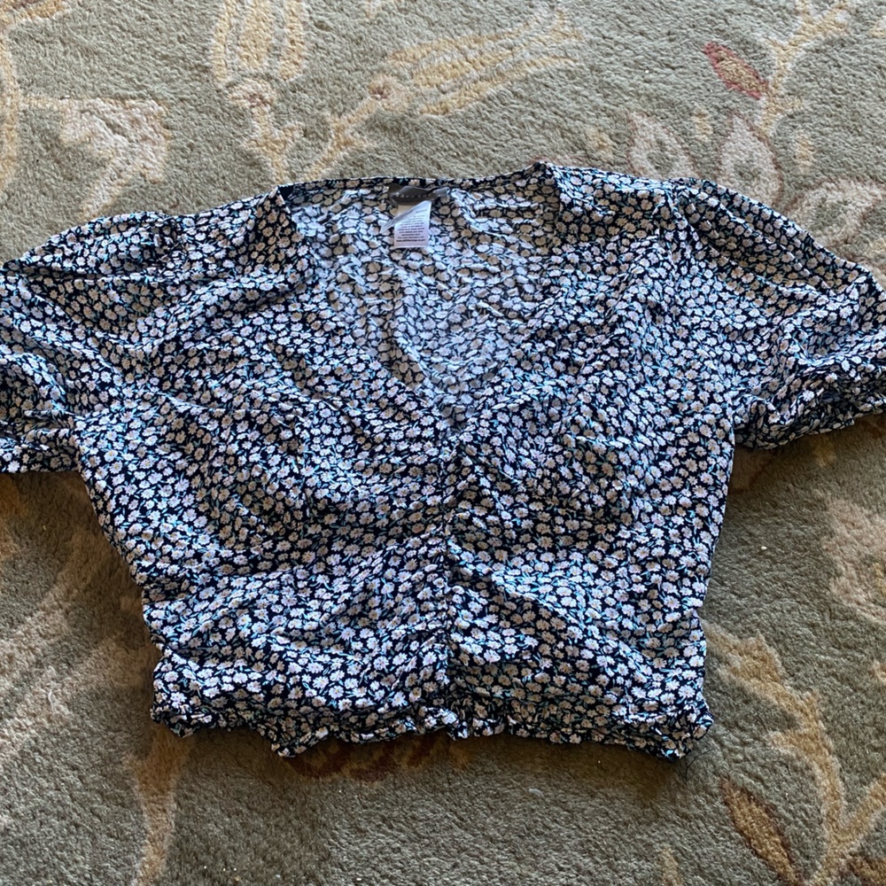 V neck cropped shirt